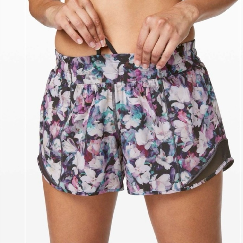 Lululemon Hotty Hot Short 2.5” Size 12 / Deep Phantom Floral - Picture 2 of 10